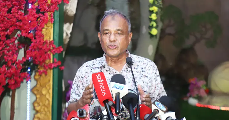 বক্তব্য রাখছেন স্বরাষ্ট্র উপদেষ্টা